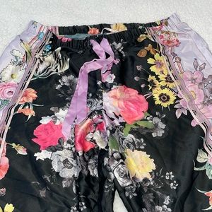Victoria’s Secret floral lounge pajama bottoms. Size Large